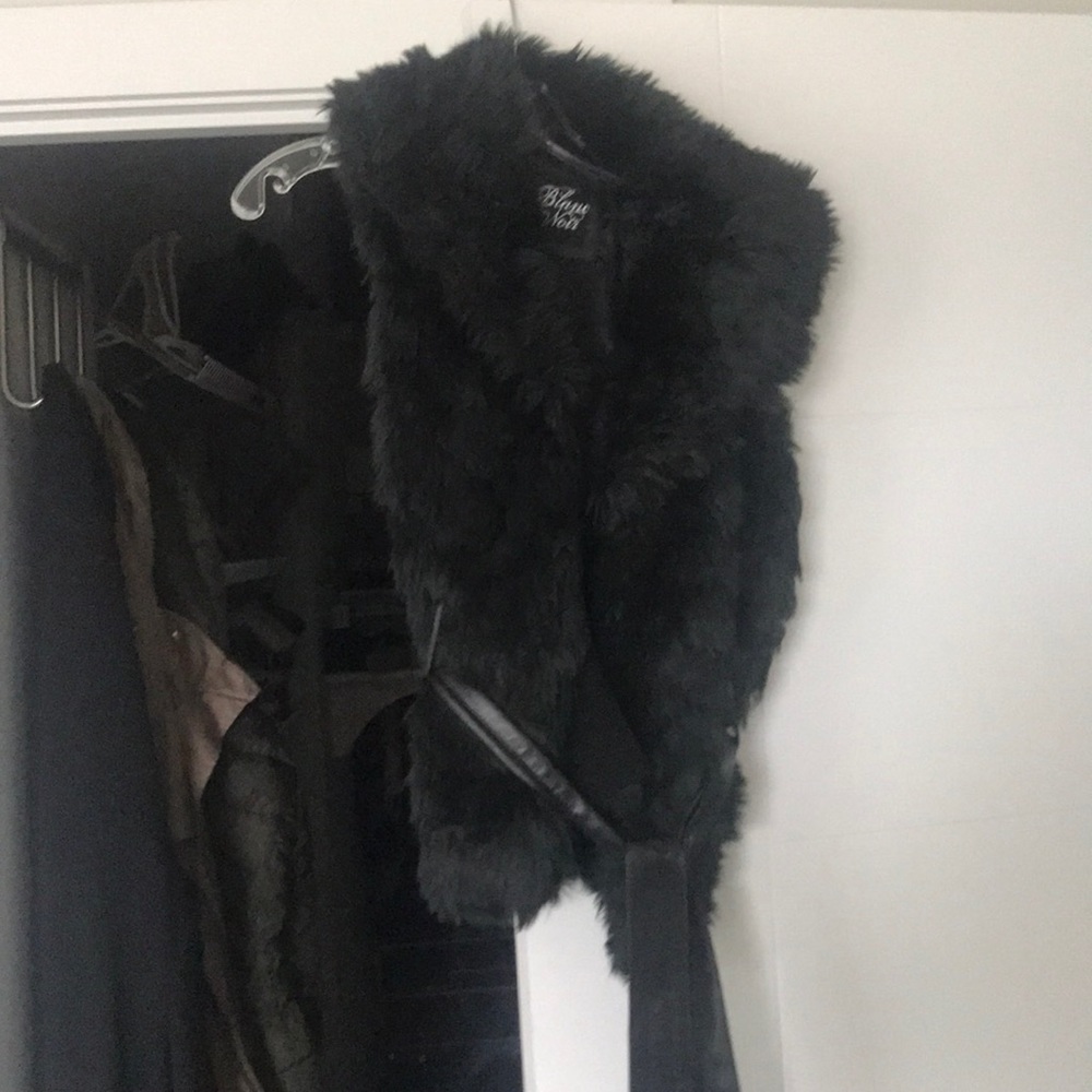 Bland Noir faux fur vest with faux leather belt